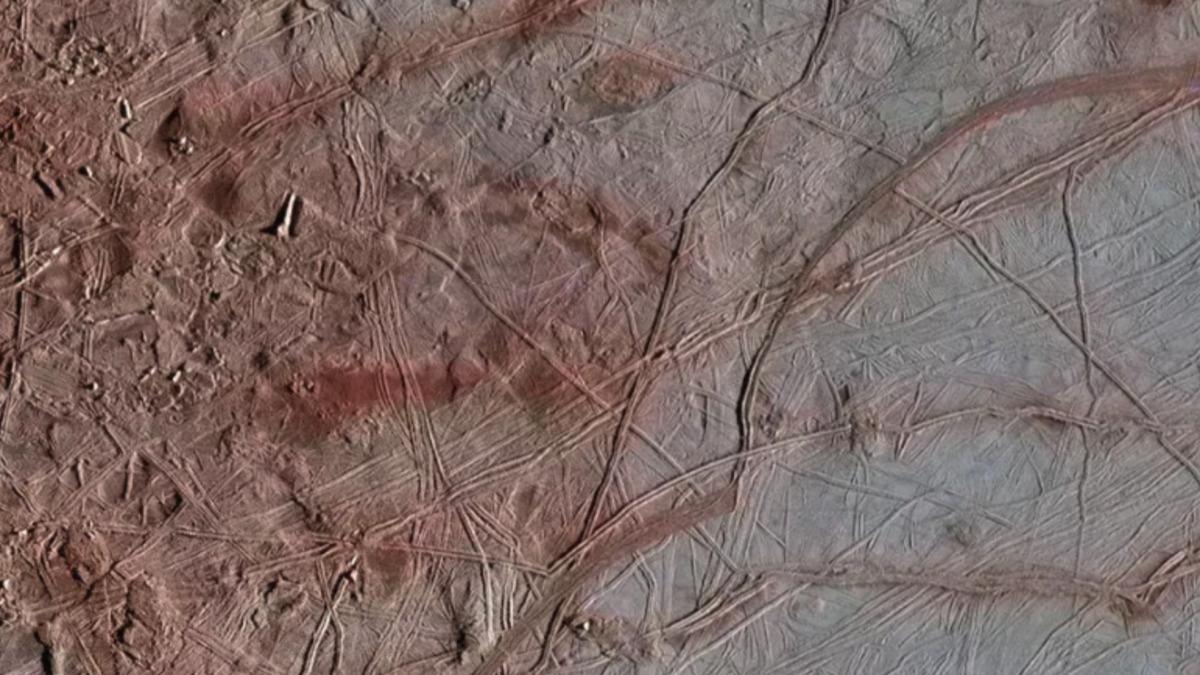 NASA, Jüpiter’in Uydusu Europa’nın 1998’de Çekilen Görüntülerini Yeniden Yayınladı