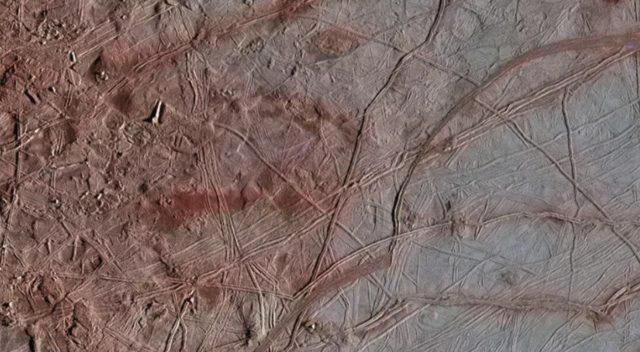 NASA, Jüpiter’in Uydusu Europa’nın 1998’de Çekilen Görüntülerini Yeniden Yayınladı