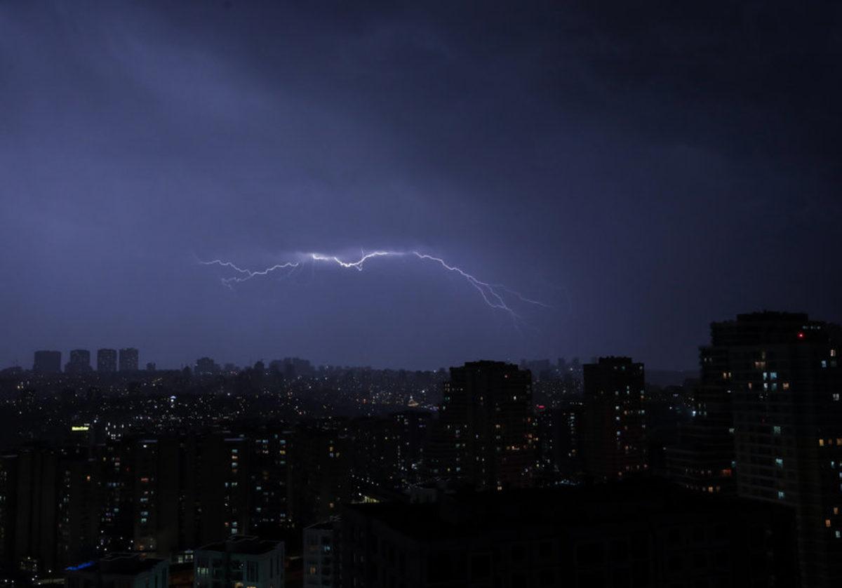İstanbul’da Etkili Olan Şimşek ve Sağanak Yağışı Sonrası Sosyal Medyada Yapılan Paylaşımlar