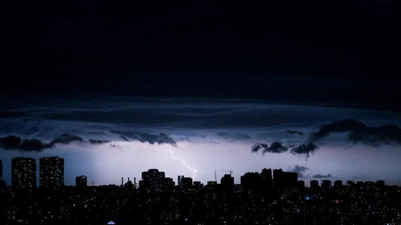 İstanbul’da Etkili Olan Şimşek ve Sağanak Yağışı Sonrası Sosyal Medyada Yapılan Paylaşımlar