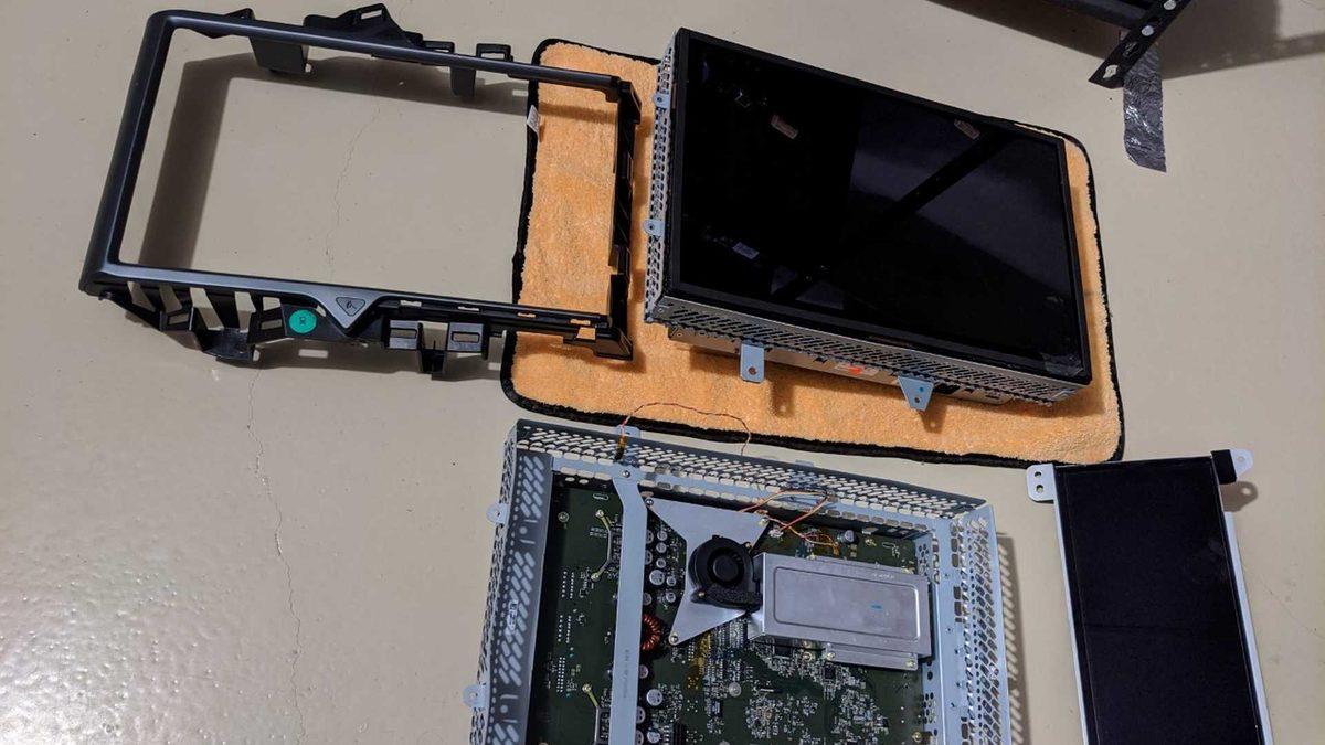 Tesla, Hacker Konulu Filmlere Taş Çıkaracak Bir Suçlama ile Karşı Karşıya