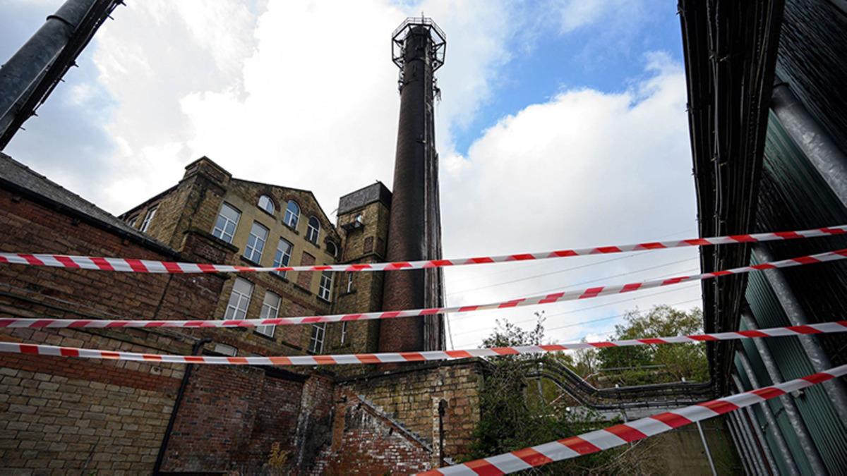 İngiltere’de Koronavirüs Komplo Teorileri Nedeniyle 77 5G İstasyonu Yakıldı