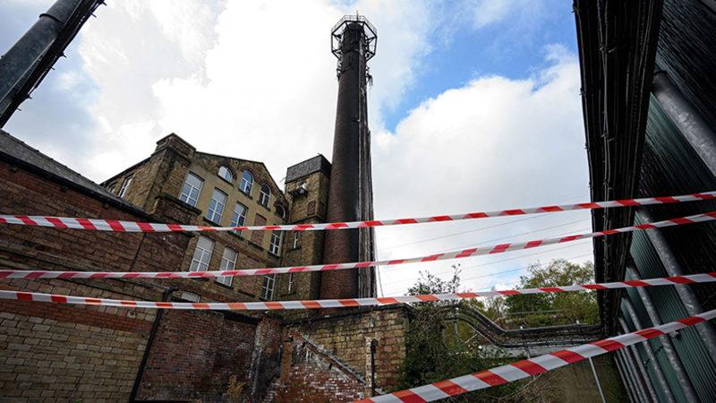 İngiltere’de Koronavirüs Komplo Teorileri Nedeniyle 77 5G İstasyonu Yakıldı