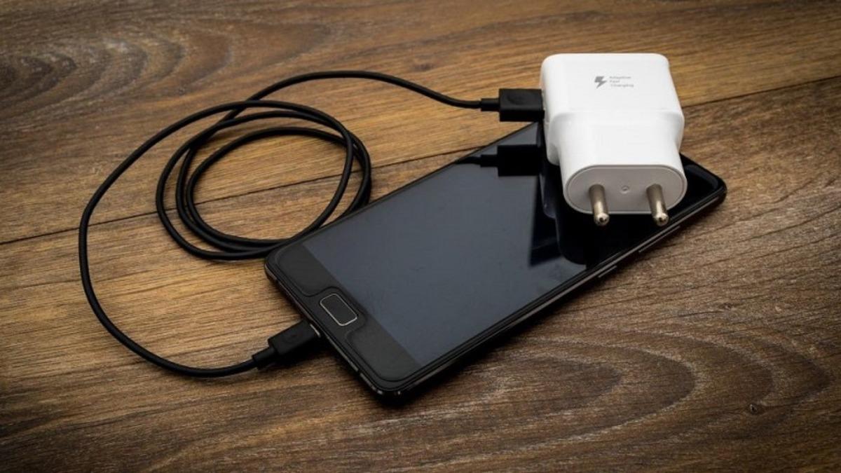 Şarjdaki Telefonuyla Oyun Oynarken Elektrik Akımına Kapılan Adam, Hayatını Kaybetti