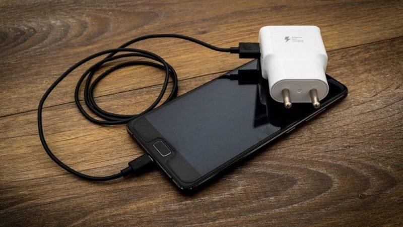 Şarjdaki Telefonuyla Oyun Oynarken Elektrik Akımına Kapılan Adam, Hayatını Kaybetti