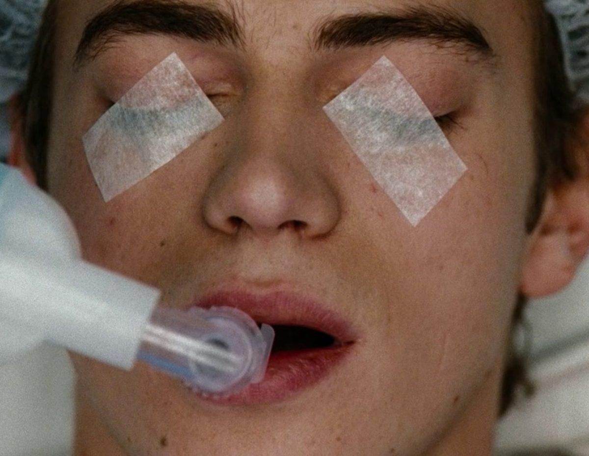 Gerçek Hayatta Tamamen Farklı Olan Filmlerdeki 6 Sağlık Klişesi