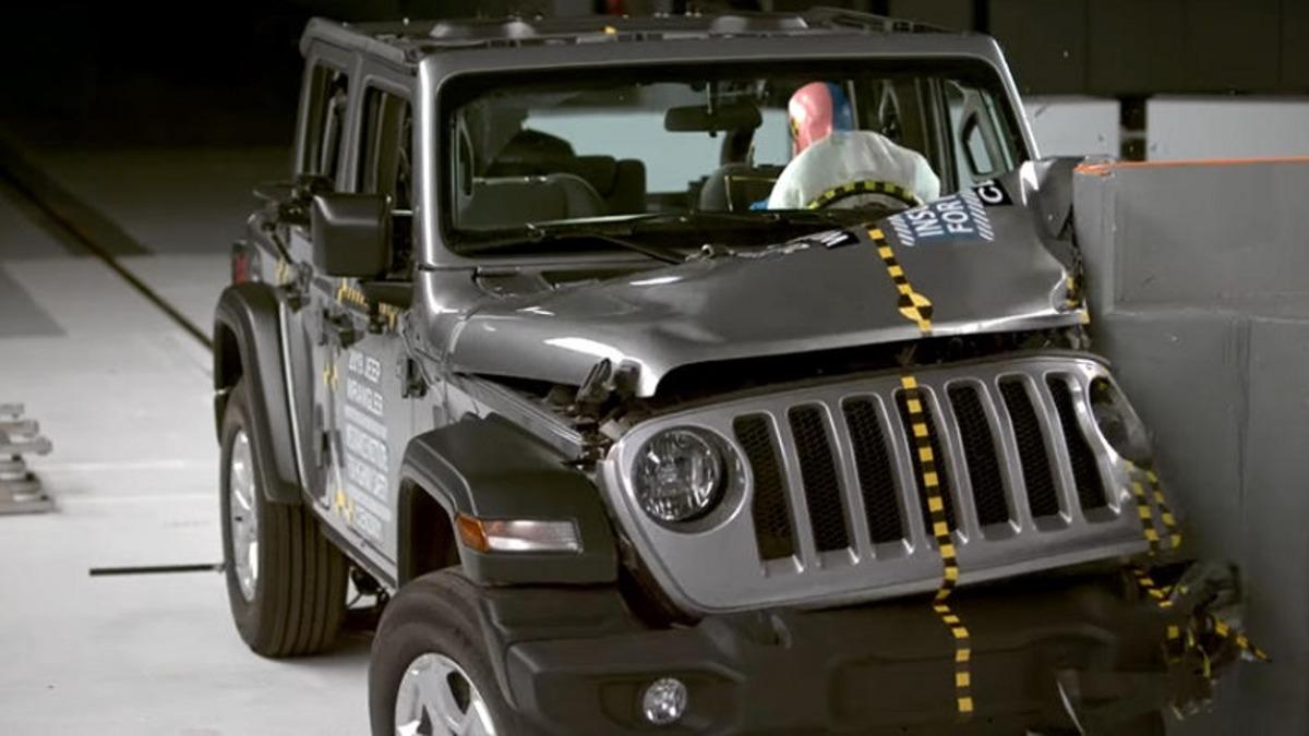 Jeep Wrangler’ın Sanıldığı Kadar Sağlam Olmadığını Gösteren Çarpışma Testi (Video)