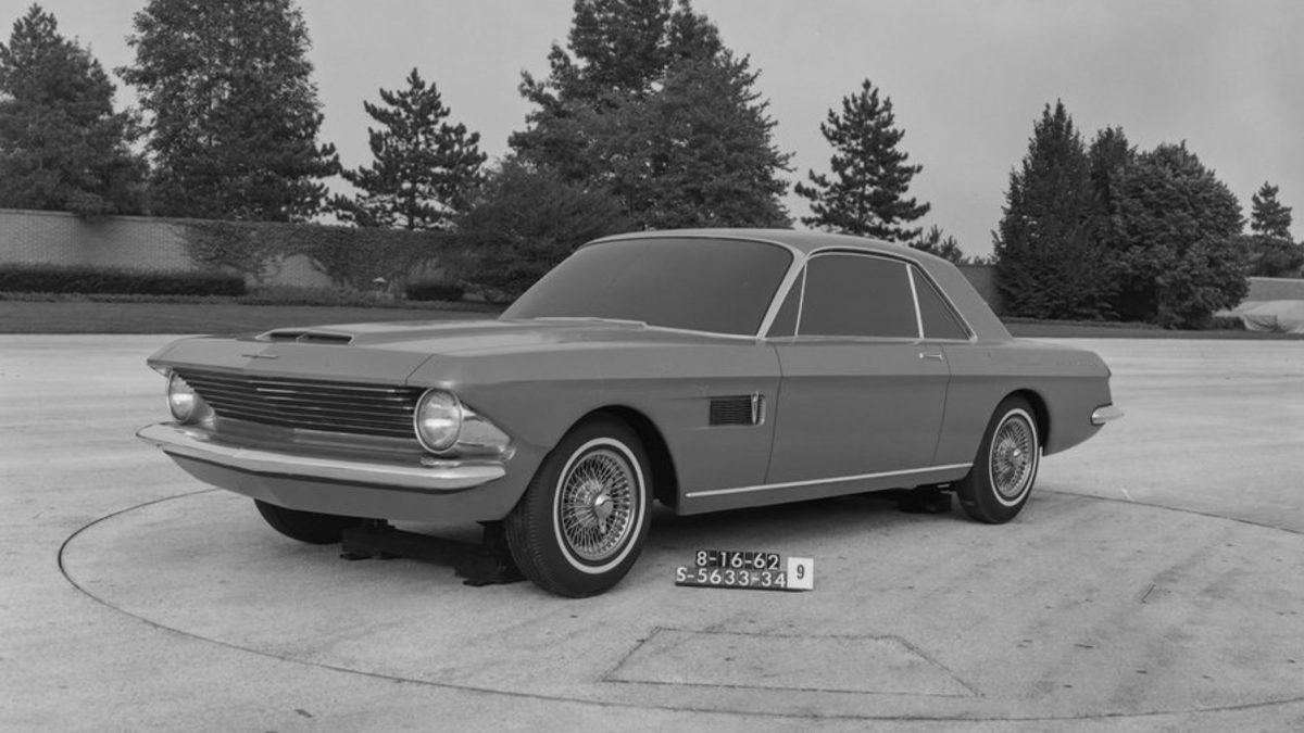 1965 Ford Mustang’in Çok Daha Farklı Görünebileceğini Gösteren Fotoğraflar