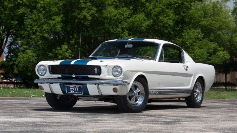 1965 Ford Mustang’in Çok Daha Farklı Görünebileceğini Gösteren Fotoğraflar