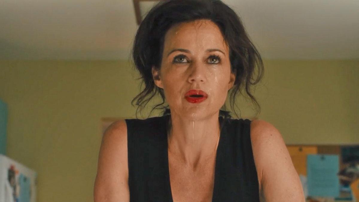 Bir Oturuşta Bitirebileceğiniz Tek Sezona Çok Şeyler Sığdıran 15 Başarılı Dizi