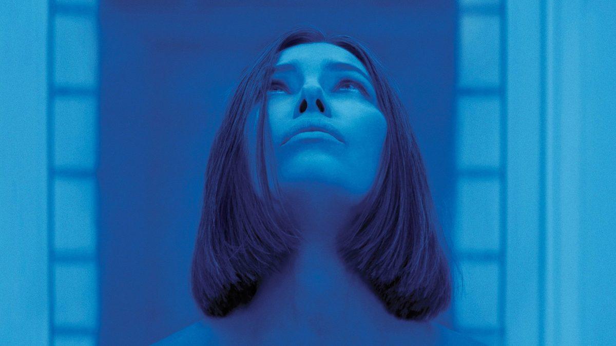 Bir Oturuşta Bitirebileceğiniz Tek Sezona Çok Şeyler Sığdıran 15 Başarılı Dizi