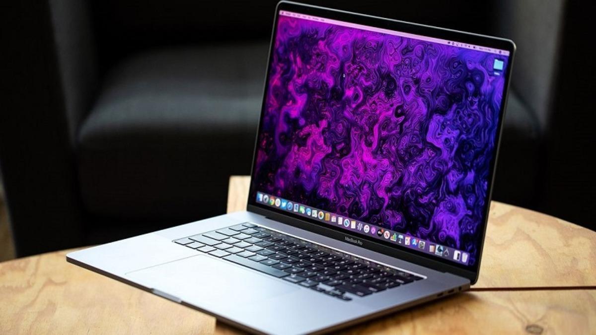 Apple, 14 İnç MacBook Pro’yu Önümüzdeki Yıla Erteleyebilir
