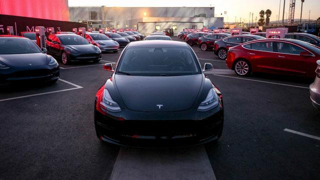 Tesla Model 3’ün Direksiyonu Sürüş Esnasında Yerinden Çıktı