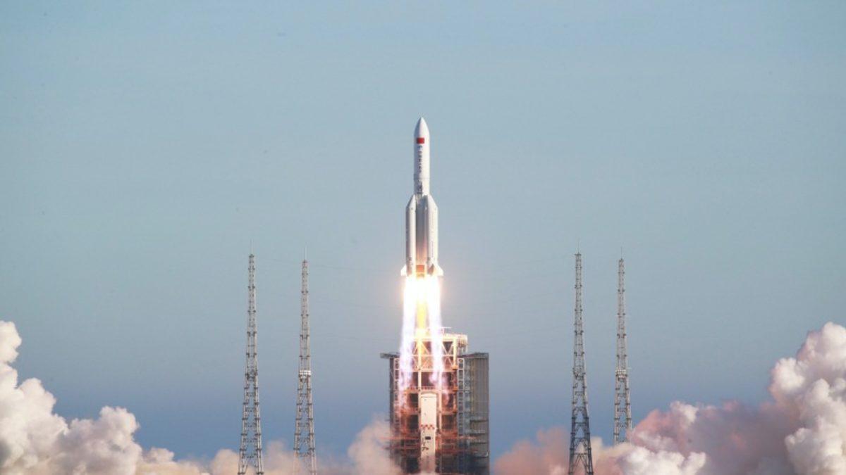 Çin’in Uzaya Gönderdiği Roket İticisi, Kontrolsüz Bir Şekilde Dünya’ya Düştü