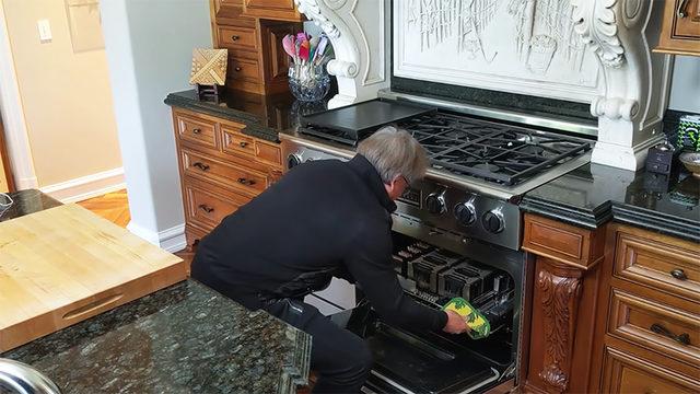 NVIDIA CEO’su Jensen Huang, Yeni RTX 3080 Ti’ı Fırına Verdi (Video)