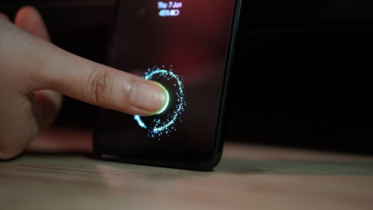 Huawei, LCD Ekrana Yerleştirilmiş Parmak İzi Okuyuculu Telefon İçin Çalışıyor