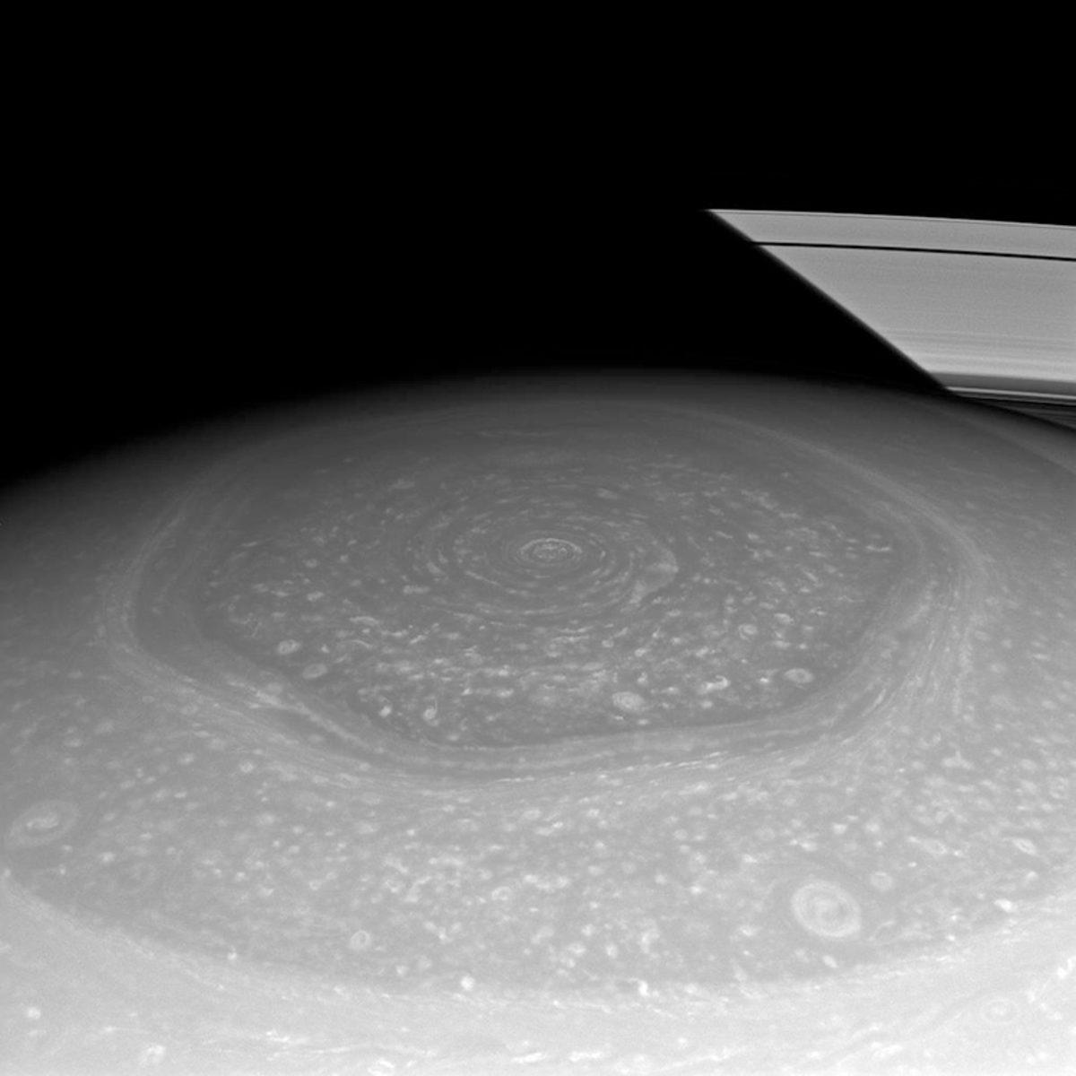 Bilim İnsanları, Gizemli Satürn Altıgeni’nin Neyden Oluştuğunu Açıkladılar