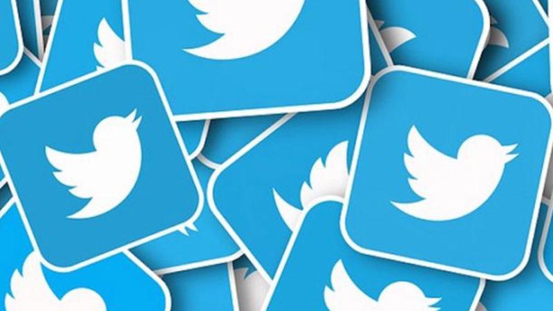 Telefonunu Annesine Kaptıran Genç Kızın Tweet Atmak İçin Bulduğu Akıllara Zarar Yöntem