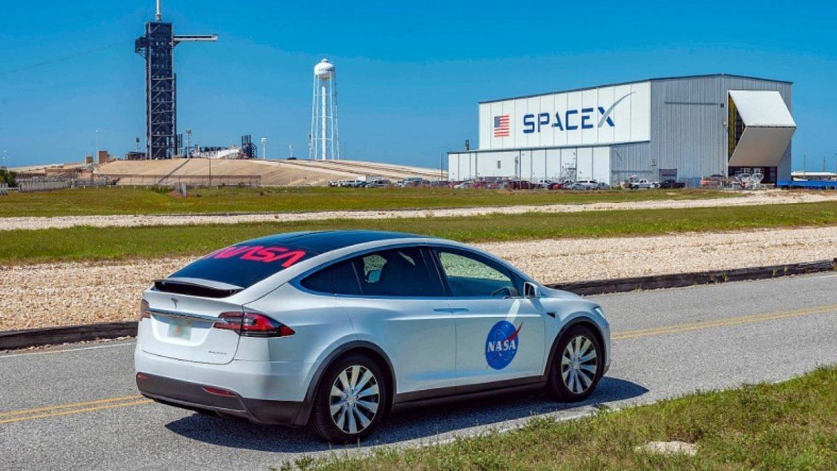 SpaceX Crew Dragon Görevinde Kullanılacak NASA Temalı Tesla Model X