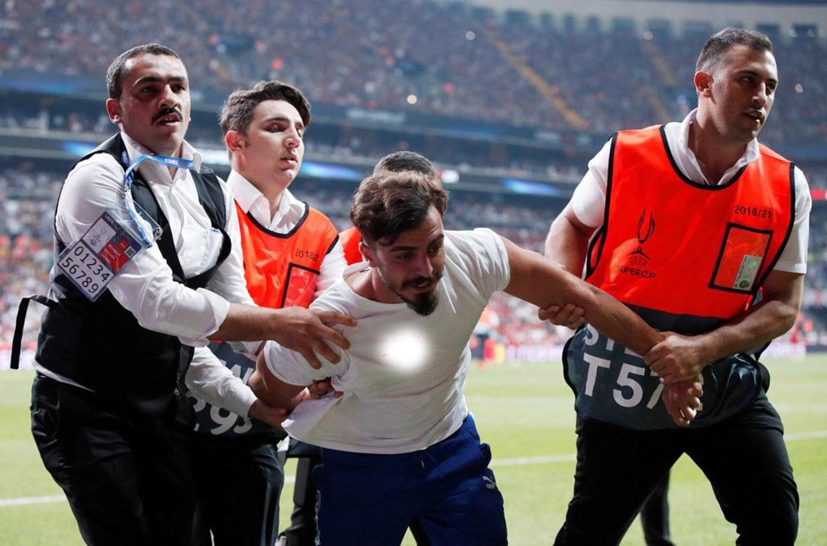 Süper Kupa’da Sahaya Giren Türk YouTuber’ın Kanalı Büyük Bir Hızla Takipçi Kaybediyor