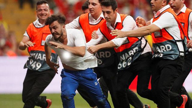 Süper Kupa’da Sahaya Giren Türk YouTuber’ın Kanalı Büyük Bir Hızla Takipçi Kaybediyor