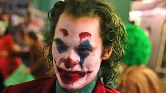 Joaquin Phoenix’li Joker Filminden Yeni Görüntü Paylaşıldı