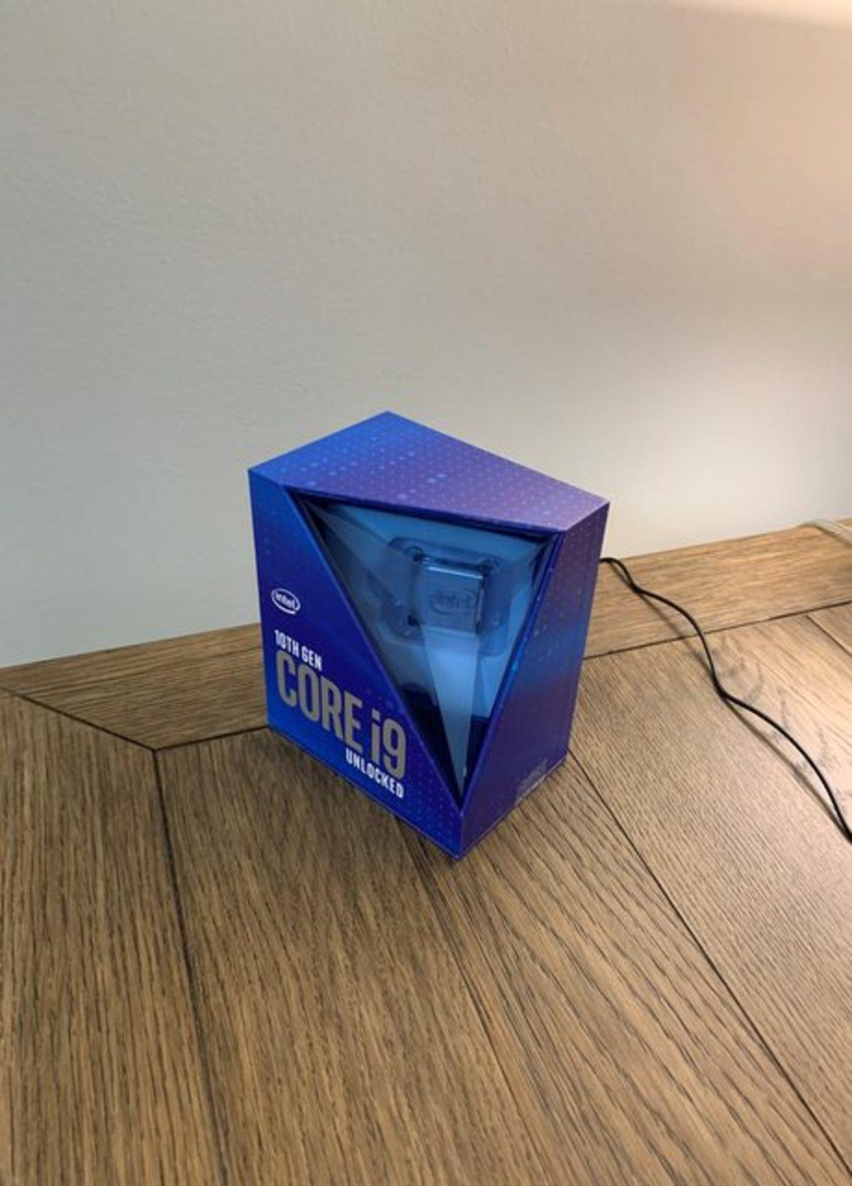 Intel, Ön Siparişteki Core i9-10900K İşlemcilerini Yanlışlıkla Erken Kargoladı