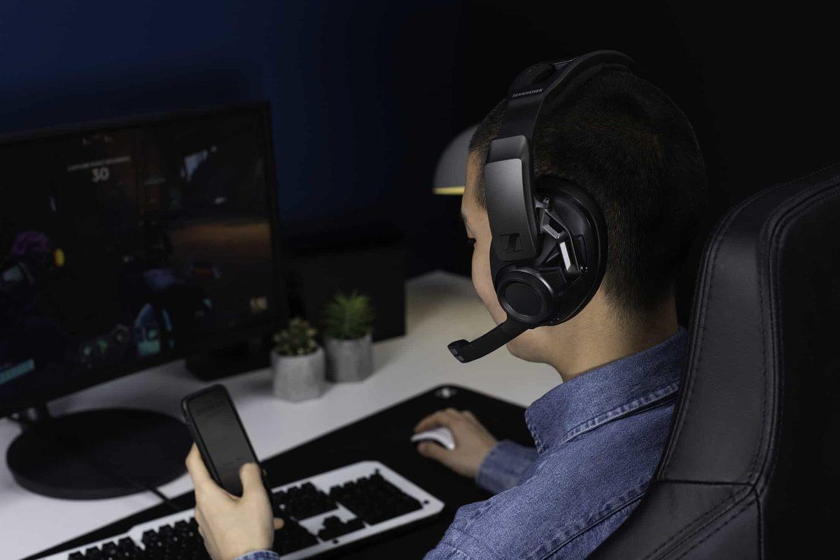 Sennheiser, Neredeyse PS4 Fiyatına Sahip Kablosuz Oyuncu Kulaklığını Tanıttı