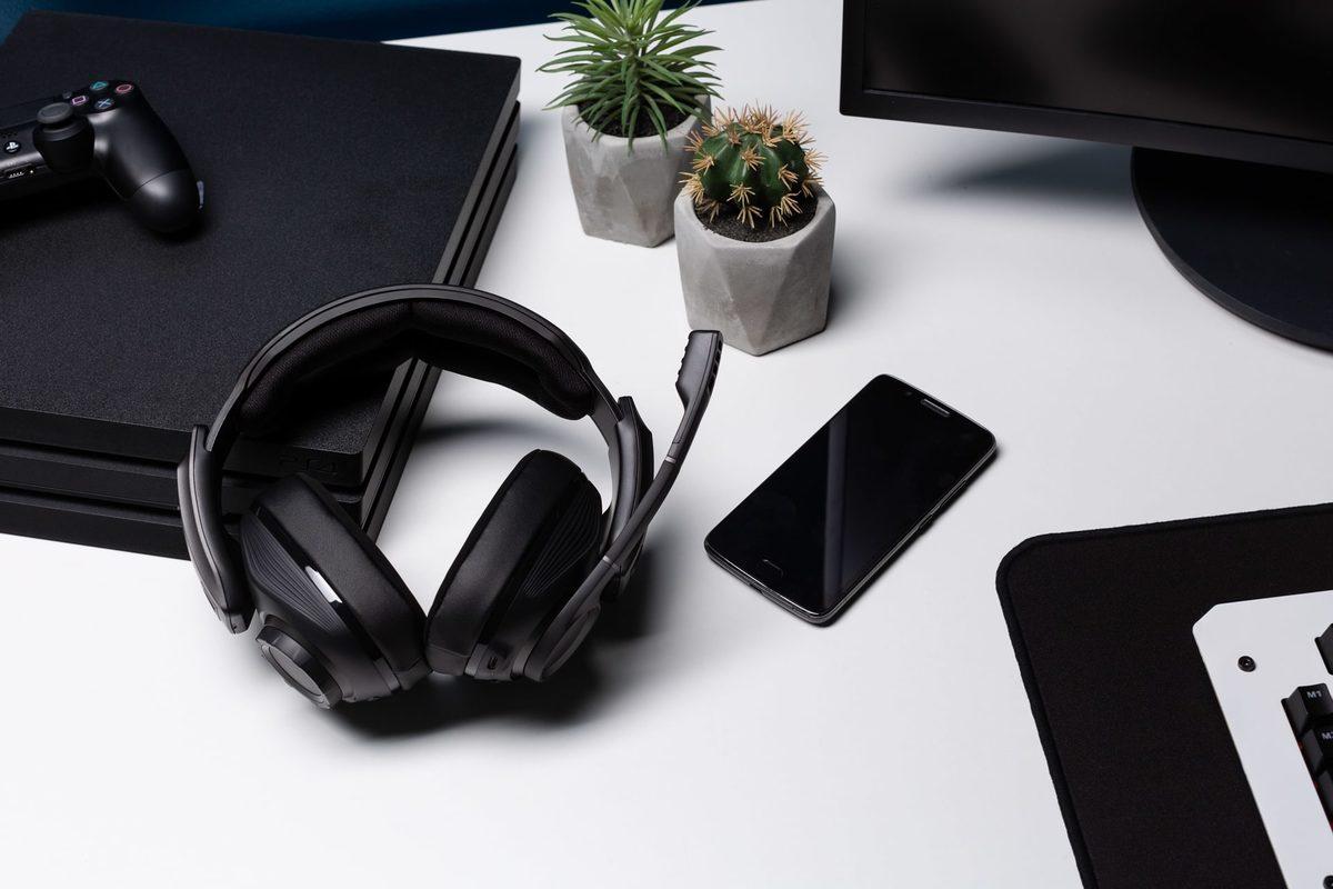 Sennheiser, Neredeyse PS4 Fiyatına Sahip Kablosuz Oyuncu Kulaklığını Tanıttı