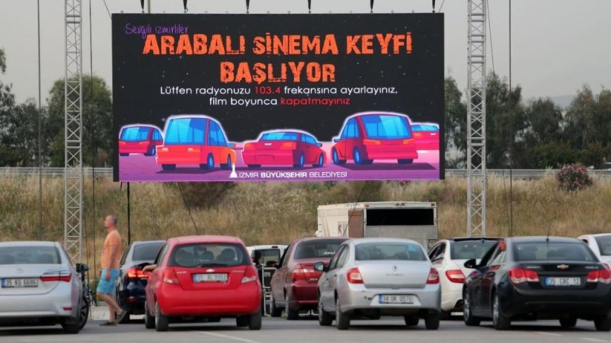 İzmir ve Nevşehir’de Düzenlenen ‘Arabalı Sinema’ Etkinliğine Büyük İlgi