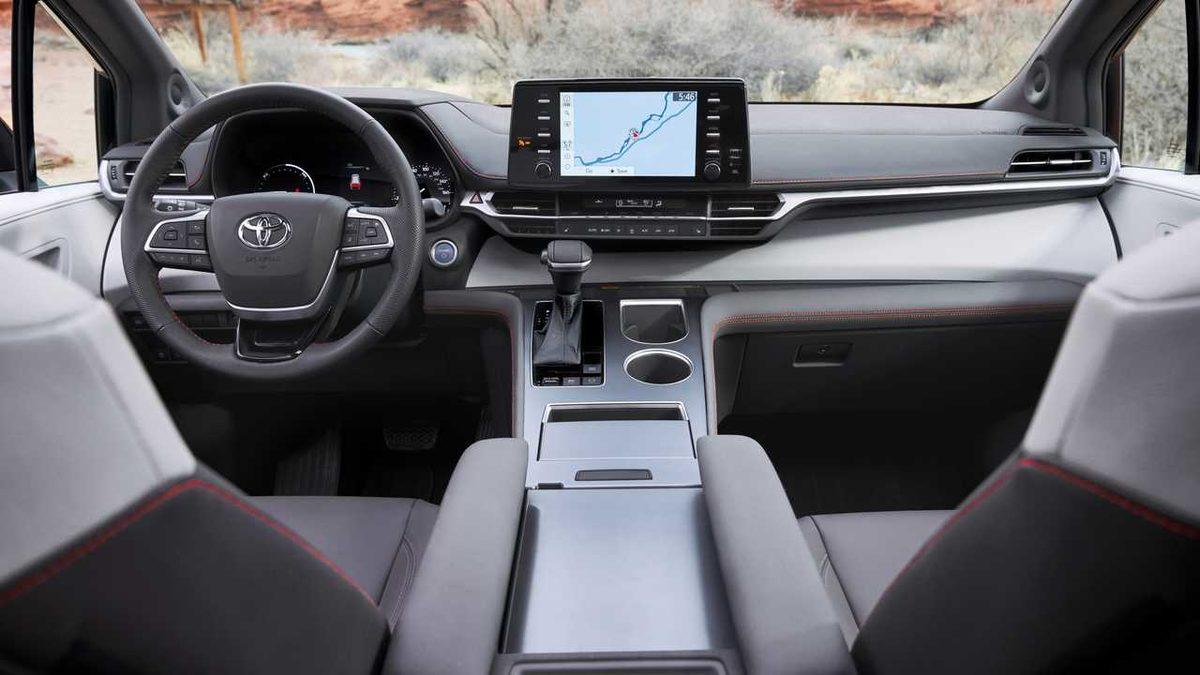 2020 Toyota Sienna Neredeyse Tamamen Yenilenerek Geldi