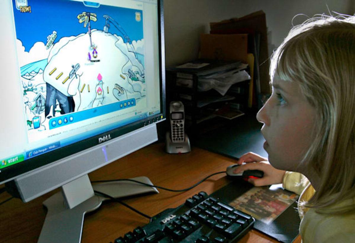 Disney, Uygunsuz İçeriklerden Dolayı Club Penguin Klonlarının Kapatılmasını Talep Etti