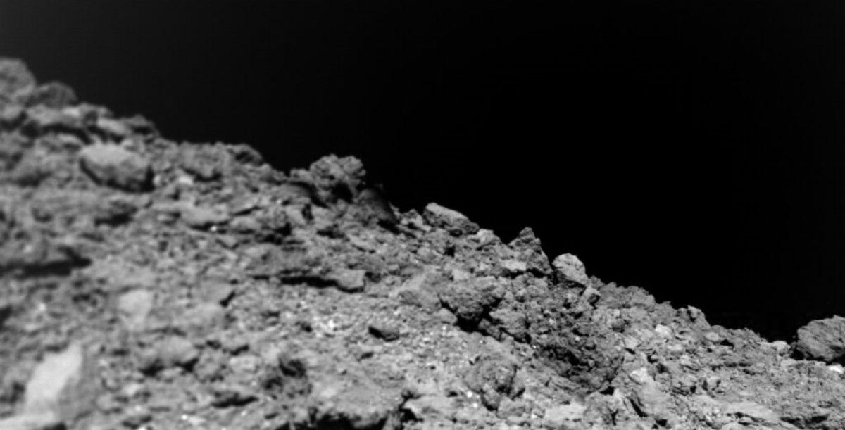 Ryugu Asteroidi’nin Yüzeyinden Yeni Görüntüler Geldi