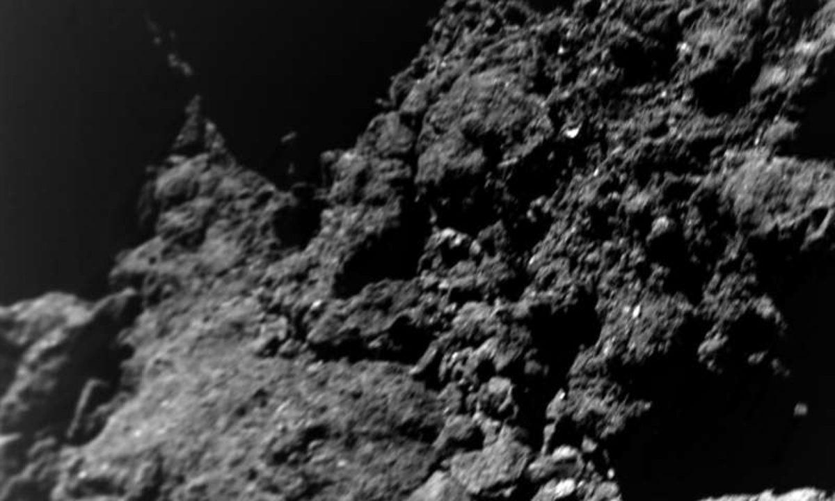 Ryugu Asteroidi’nin Yüzeyinden Yeni Görüntüler Geldi