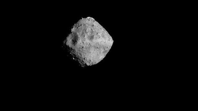 Ryugu Asteroidi’nin Yüzeyinden Yeni Görüntüler Geldi