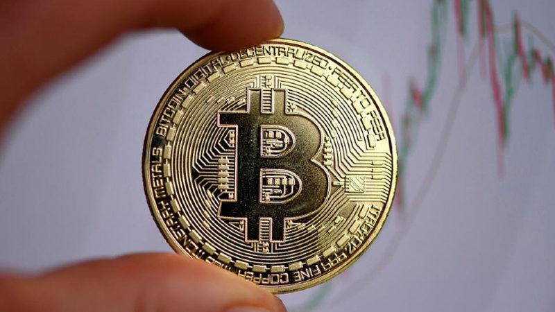 İstanbul’da Bir Bekçi, ’Bitcoin Alıp Sizi Zengin Edeceğim’ Diyerek Meslektaşlarını Dolandırdı
