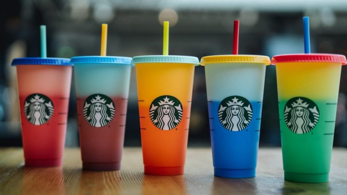 Starbucks’tan İçindeki İçeceğe Göre Renk Değiştiren Bardak: Konfeti