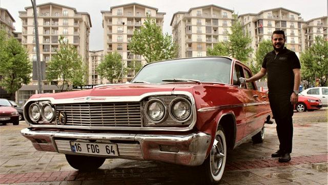 Klasik Otomobillere Meraklı Yavuz Ünlü, İki Aracı Sıfır Otomobil Fiyatına Satıyor