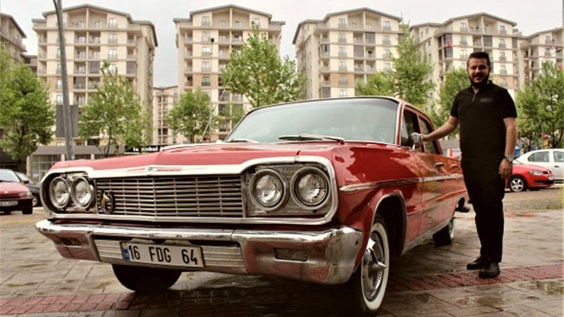 Klasik Otomobillere Meraklı Yavuz Ünlü, İki Aracı Sıfır Otomobil Fiyatına Satıyor