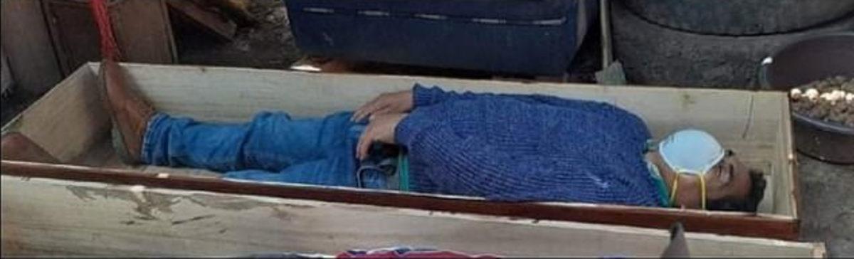 Peru’da Karantina Kurallarına Uymayan Belediye Başkanı, Tabuta Girip Ölü Taklidi Yaptı