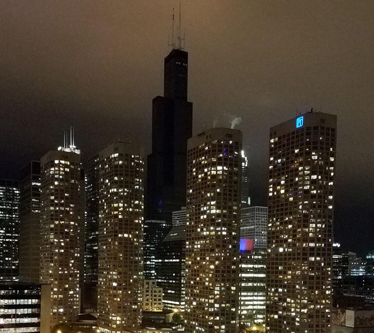 Sel Nedeniyle Elektriği Kesilen Gökdelenin Ürkütücü Görüntüsü