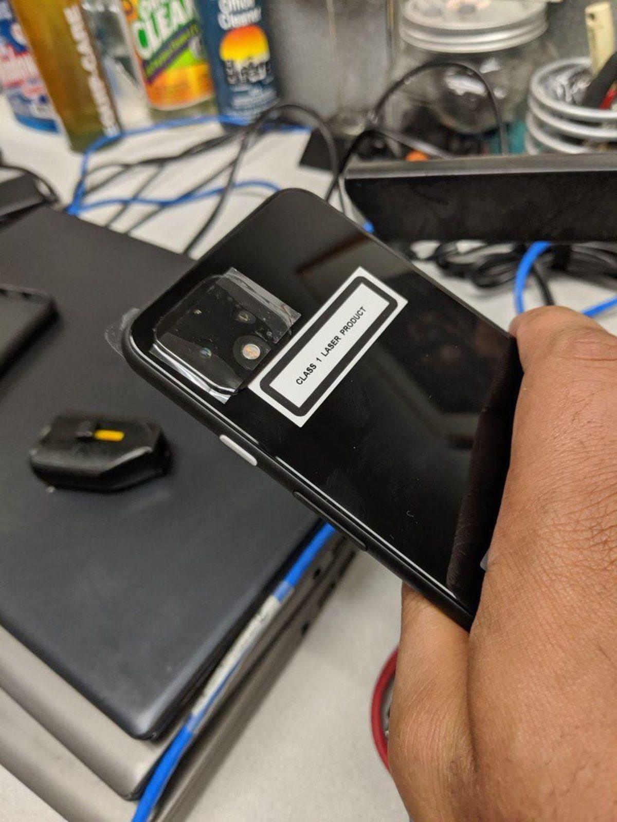 Google Pixel 4'ü Kanlı Canlı Gösteren Fotoğraflar 2 Google Pixel 4’ü Kanlı Canlı Gösteren Fotoğraflar (Çentik İçermez)
