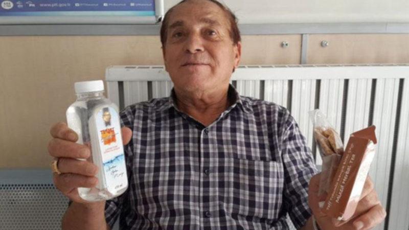 Kargodan Akıllı Telefon Beklerken Su ve Keten Tohumuyla Karşılaşan Adam