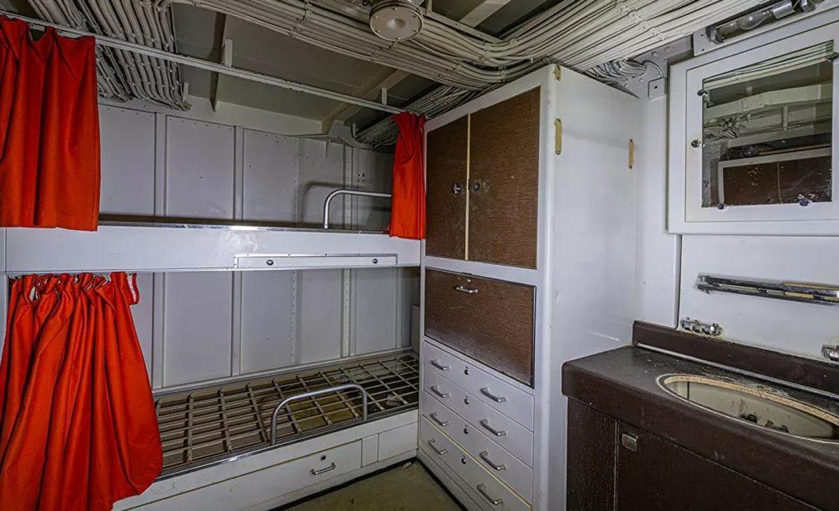 Yıllar Önce Terk Edilmiş Savaş Gemisinin Etkileyici Görüntüleri