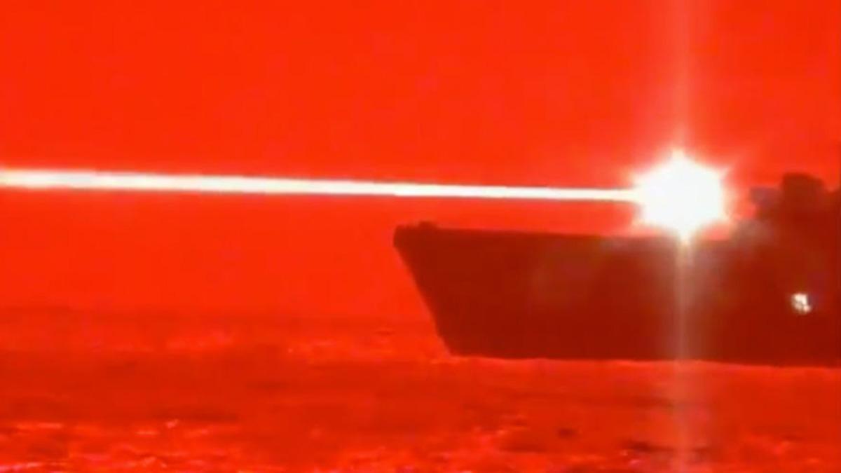 ABD Donanması, Star Wars Filminden Fırlamış Lazer Silahını Test Etti (Video)