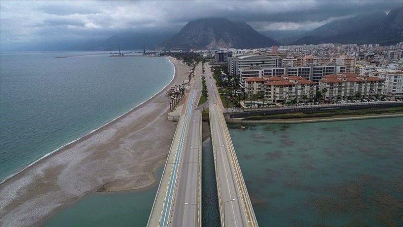 Bir Doktor, Pandemi Sırasında Sahilde Nasıl Güvenli Olunacağını Açıkladı