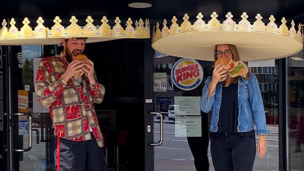 Burger King’in Sosyal Mesafe Kuralına Uymak Zorunda Bırakan Yeni Tacı