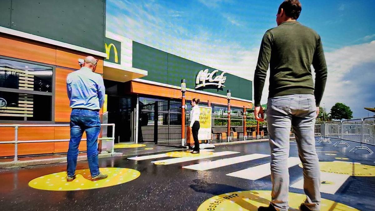 Burger King’in Sosyal Mesafe Kuralına Uymak Zorunda Bırakan Yeni Tacı