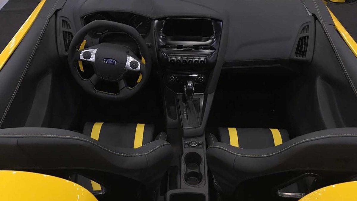 Kapıları, Camı ve Tavanı Olmayan Özel Yapım Ford Focus Speedster