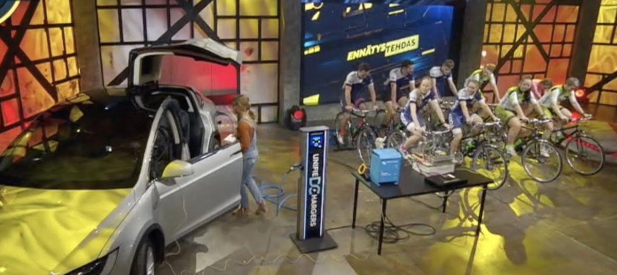Tesla Model X, Bisikletlerle Şarj Edildi (Video)